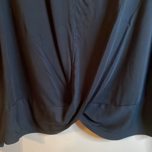 Torrid long sleeve active wear cropped top with twist front - Picture 3 of 5